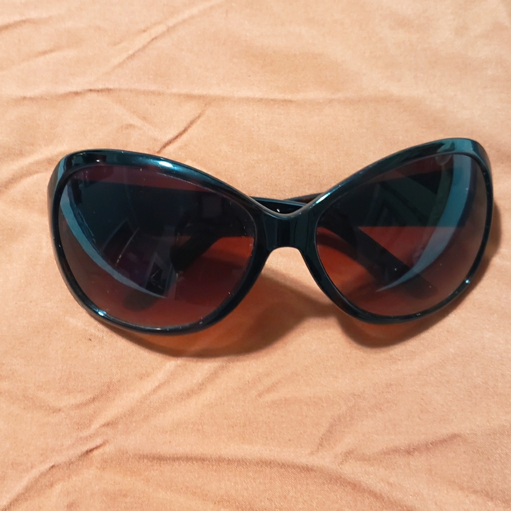 Oleg Cassini sunglasses 🕶 😎 - Picture 6 of 6